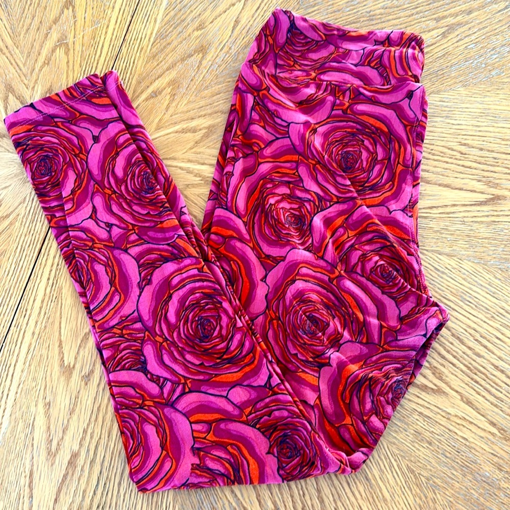 LuLaRoe Tall and Curvy Beautiful Roses Floral Leggings Pink & Red Roses